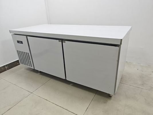 1.8M Caldaia sotto il bancone di lavoro del frigorifero commerciale per la cucina