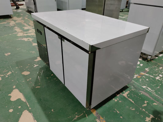 Apparecchiature di refrigerazione commerciale sotto il bancone di lavoro Tavolo di lavoro in acciaio inossidabile
