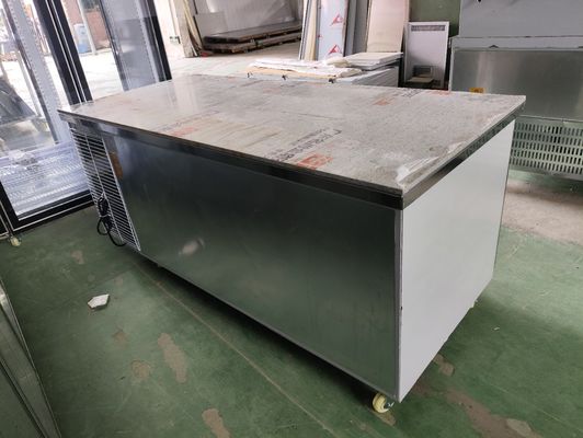 Frigorifero Sottobanco per Ristorante Commerciale con Piano di Lavoro e Porta a Vetro