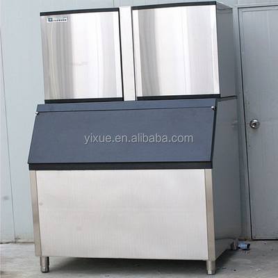 Fabbricatore di ghiaccio a cubetti commerciale 681kg al giorno, raffreddamento ad acqua, 220V