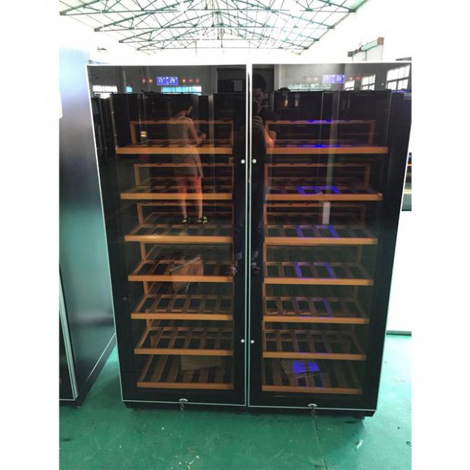 Il CE ha munito il frigorifero di cardini di vetro dell'esposizione del vino delle bottiglie della porta 110 0